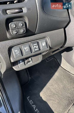 Хэтчбек Nissan Leaf 2016 в 
