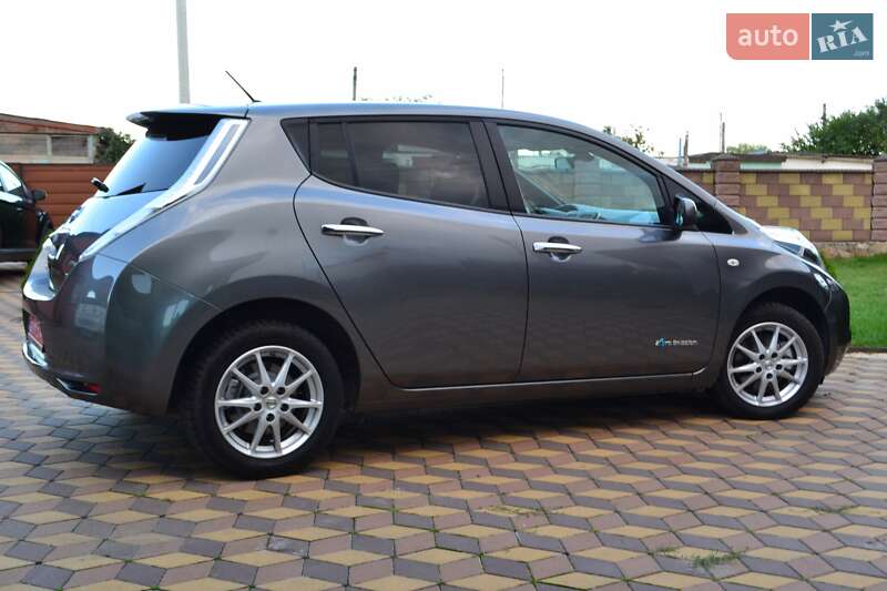 Хэтчбек Nissan Leaf 2015 в Сарнах