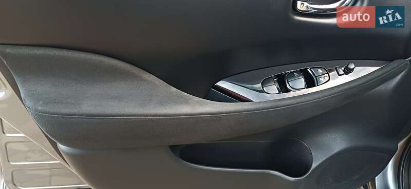Хэтчбек Nissan Leaf 2015 в Сарнах