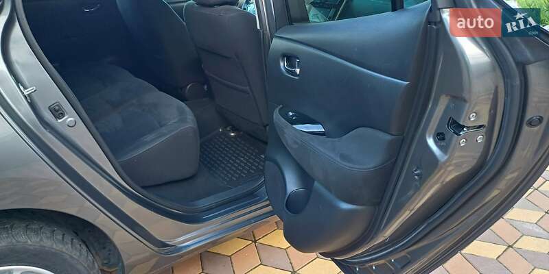 Хэтчбек Nissan Leaf 2015 в Сарнах