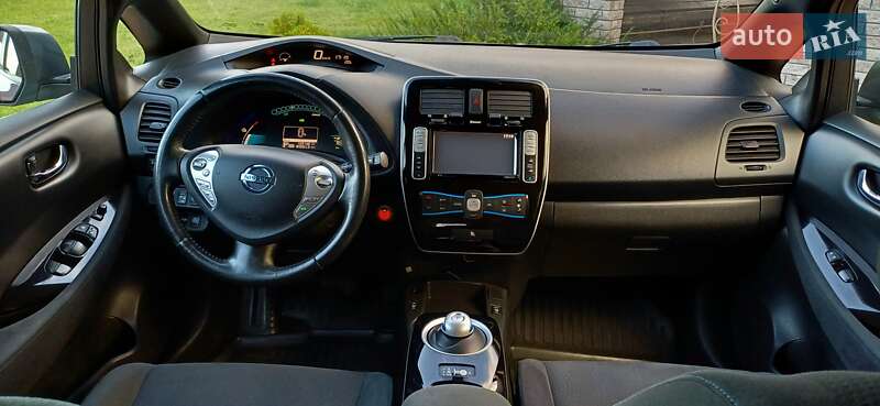 Хэтчбек Nissan Leaf 2015 в Сарнах