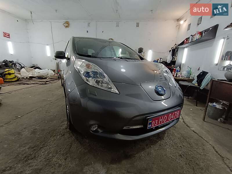 Хэтчбек Nissan Leaf 2015 в Ровно