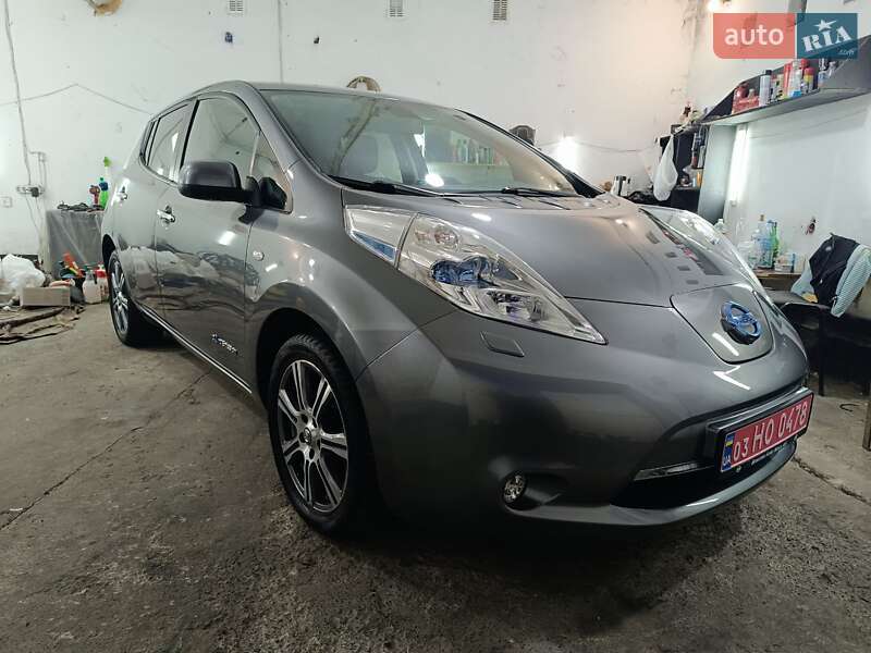 Хэтчбек Nissan Leaf 2015 в Ровно