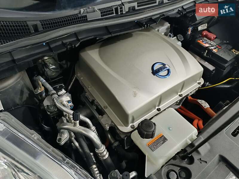 Хэтчбек Nissan Leaf 2015 в Ровно