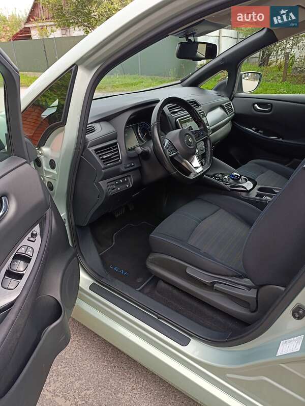 Хэтчбек Nissan Leaf 2018 в Звягеле