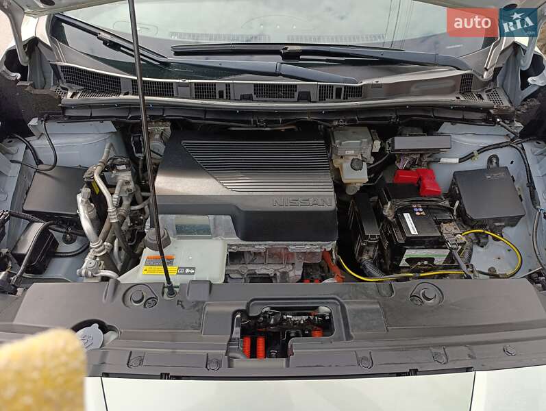 Хэтчбек Nissan Leaf 2018 в Звягеле