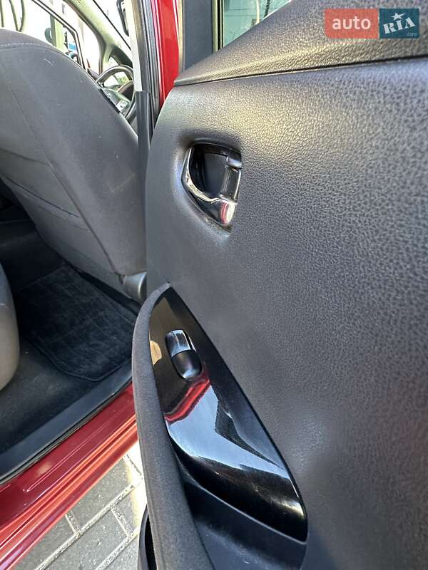 Хетчбек Nissan Leaf 2013 в Кропивницькому фото 24 Хетчбек Nissan Leaf 2013 в Кропивницькому