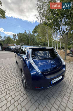 Хэтчбек Nissan Leaf 2016 в 