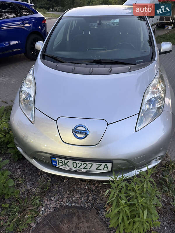 Хетчбек Nissan Leaf 2013 в Рівному