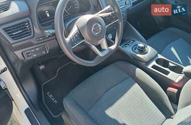 Хэтчбек Nissan Leaf 2022 в 