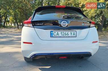 Хэтчбек Nissan Leaf 2022 в 