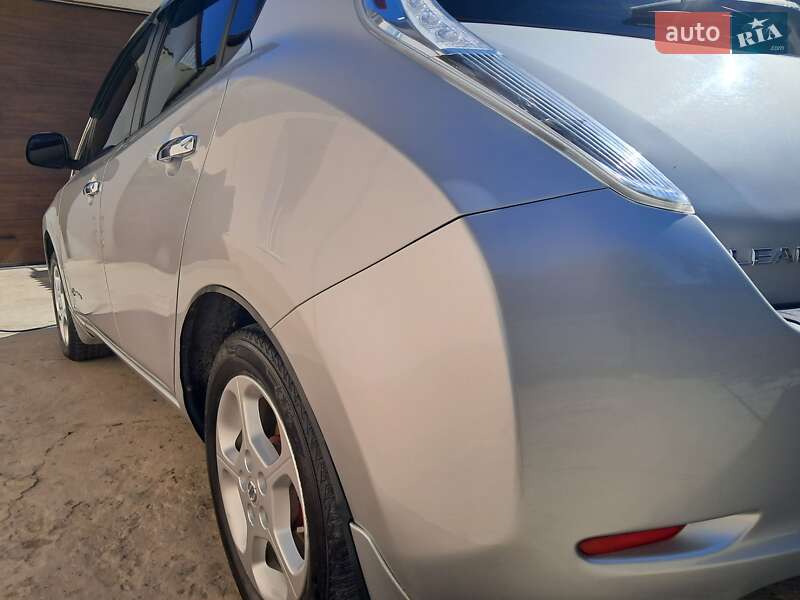 Хэтчбек Nissan Leaf 2013 в Каменец-Подольском