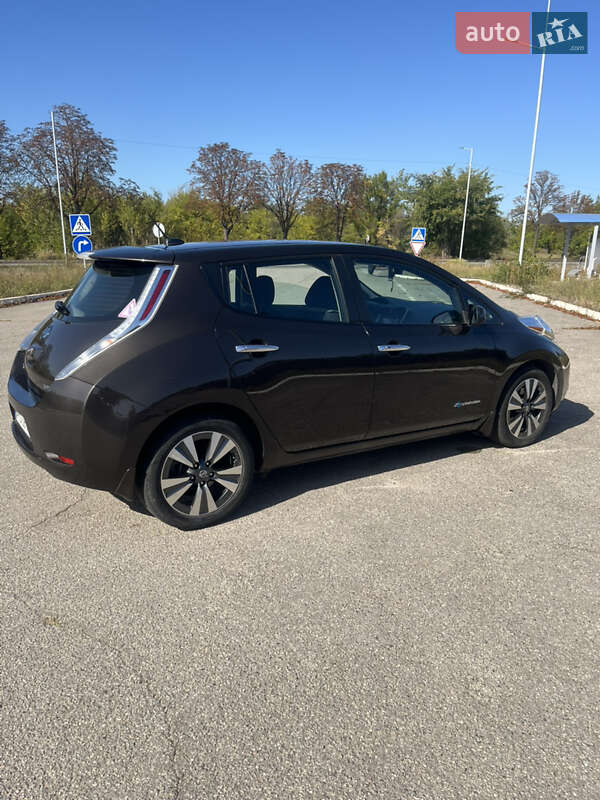 Хэтчбек Nissan Leaf 2016 в Запорожье