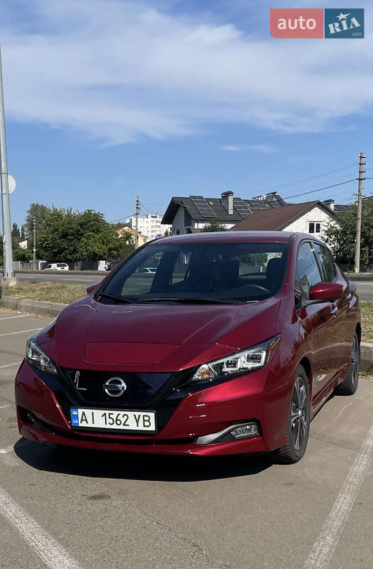 Хэтчбек Nissan Leaf 2018 в 