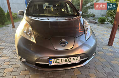 Хетчбек Nissan Leaf 2016 в Дніпрі