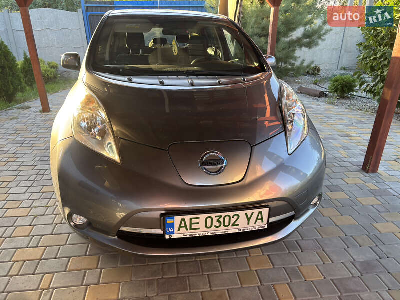 Хетчбек Nissan Leaf 2016 в Дніпрі