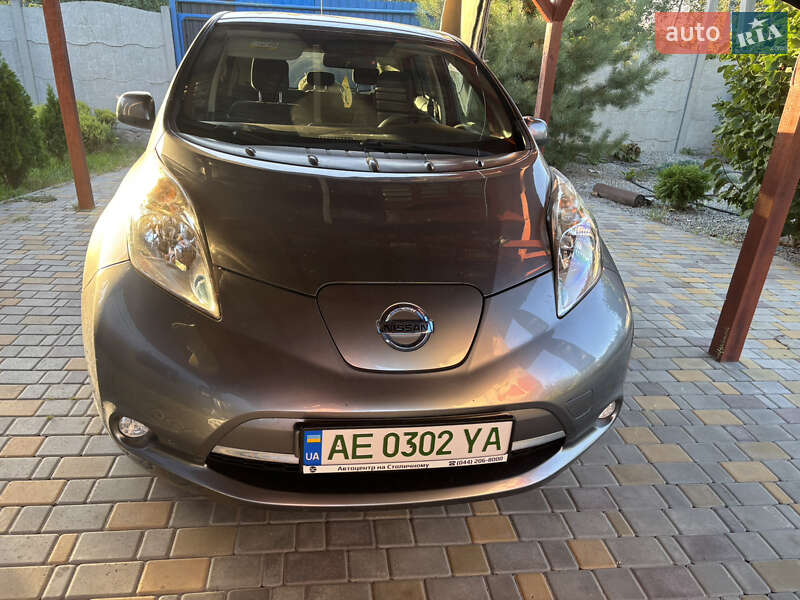 Хетчбек Nissan Leaf 2016 в Дніпрі