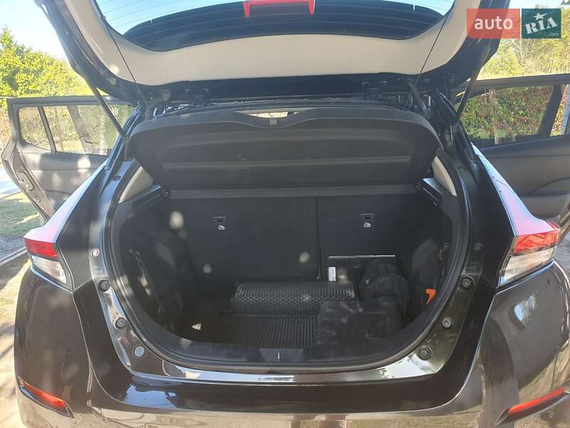 Хетчбек Nissan Leaf 2019 в Дніпрі