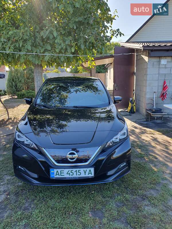 Хетчбек Nissan Leaf 2019 в Дніпрі