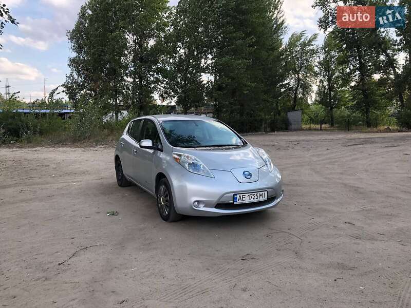 Хэтчбек Nissan Leaf 2014 в Днепре