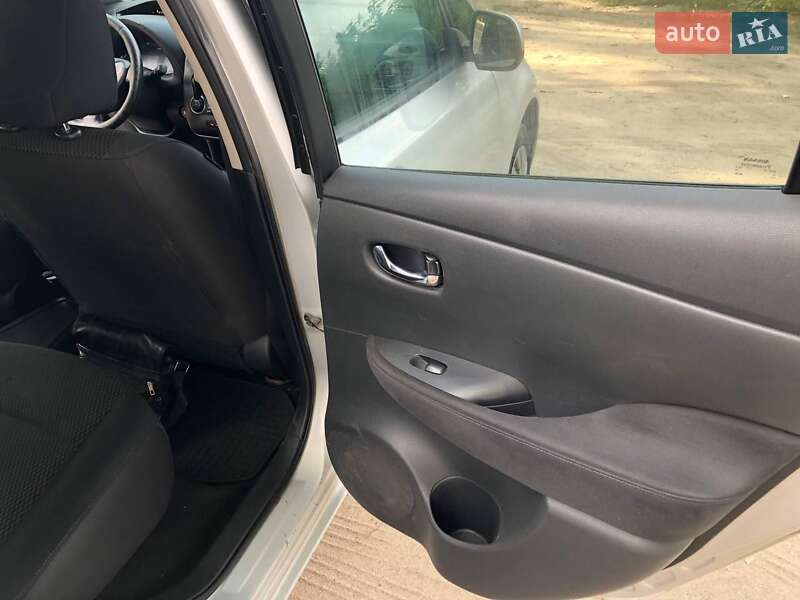 Хэтчбек Nissan Leaf 2014 в Днепре