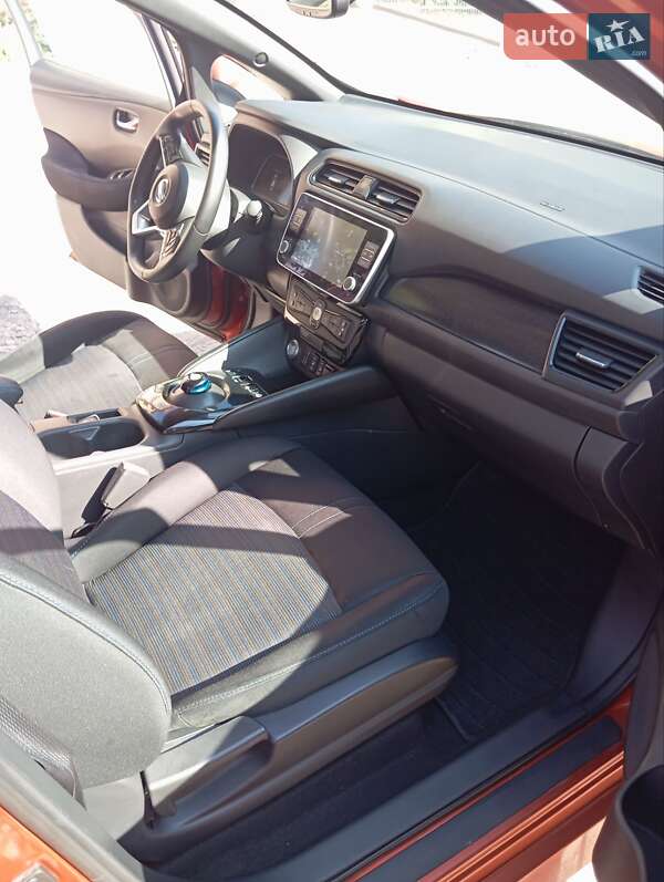 Хетчбек Nissan Leaf 2021 в Тернополі