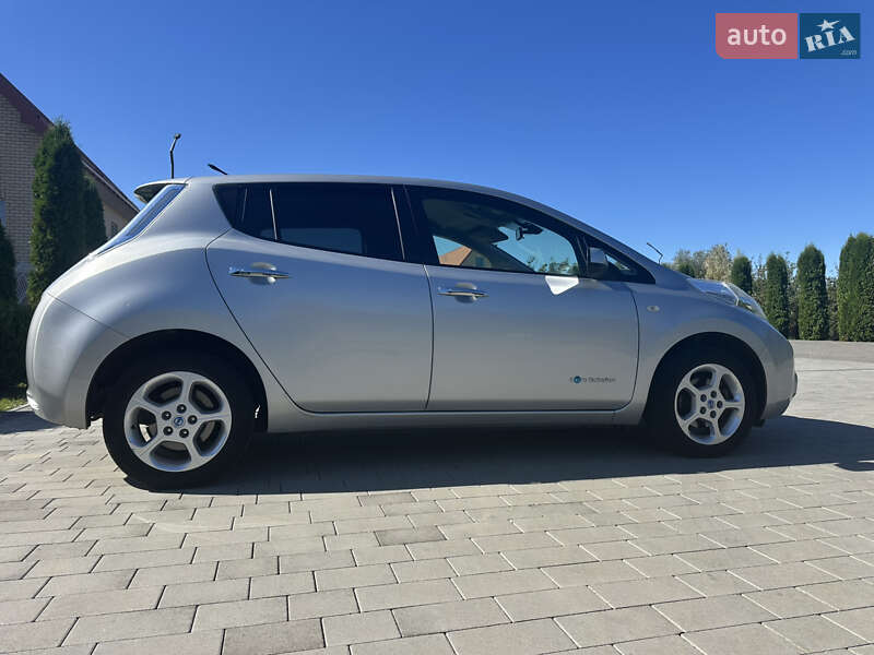 Хэтчбек Nissan Leaf 2011 в Луцке