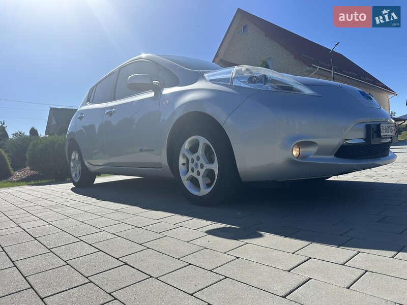 Хэтчбек Nissan Leaf 2011 в Луцке