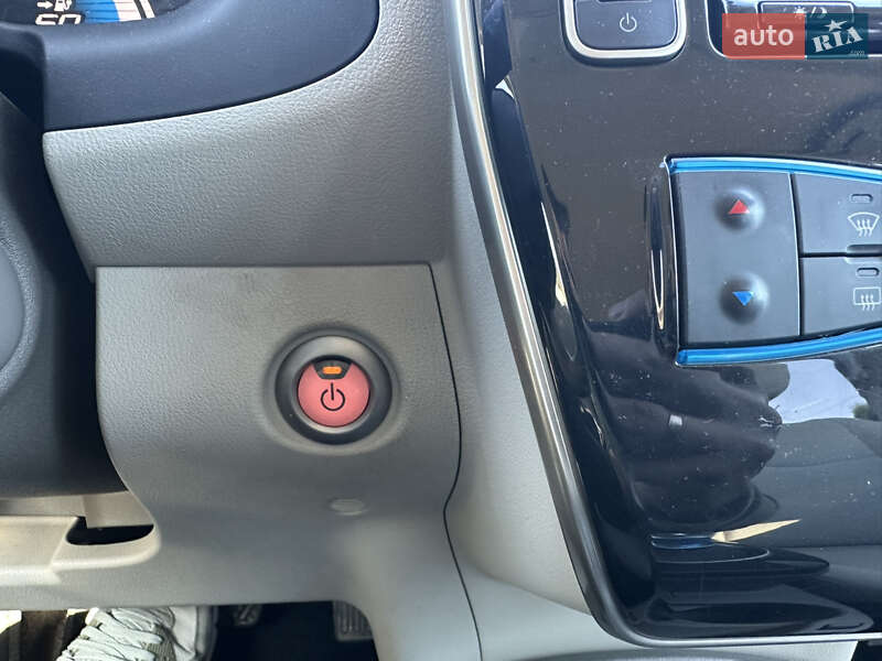 Хэтчбек Nissan Leaf 2011 в Луцке