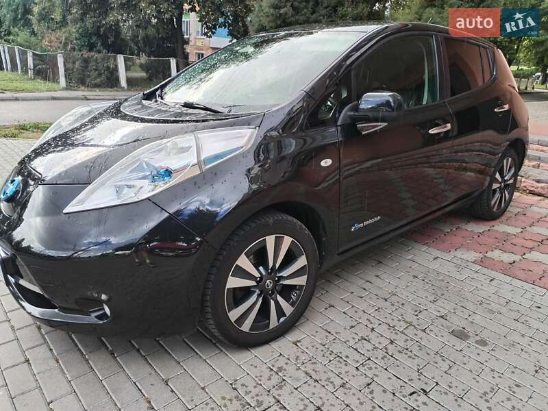 Хэтчбек Nissan Leaf 2015 в Ровно