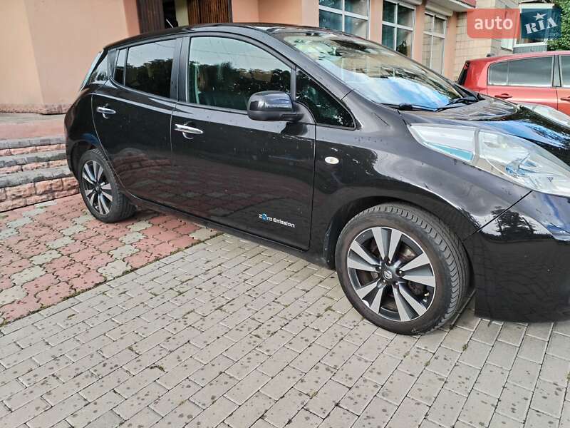 Хэтчбек Nissan Leaf 2015 в Ровно