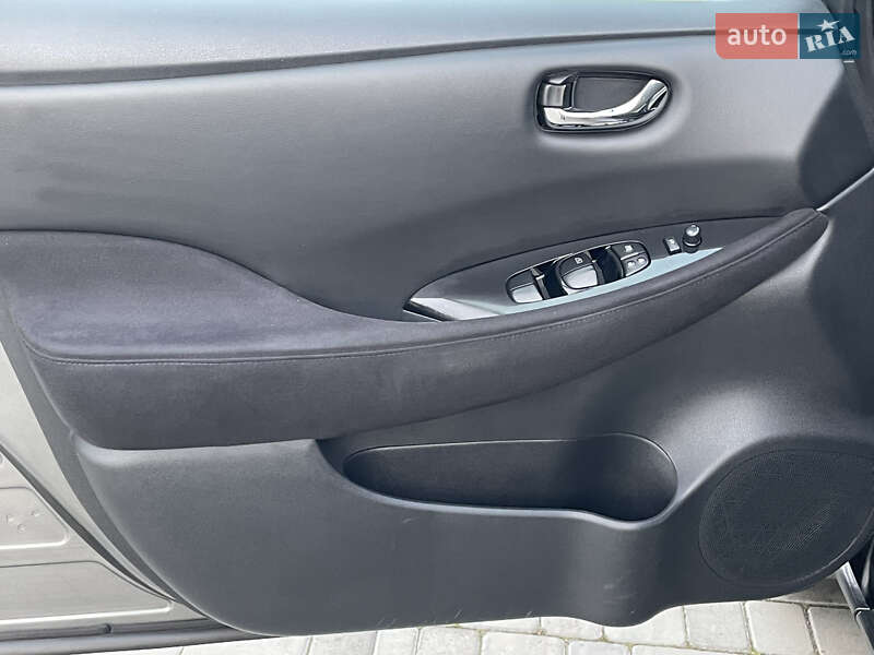 Хэтчбек Nissan Leaf 2014 в Ровно