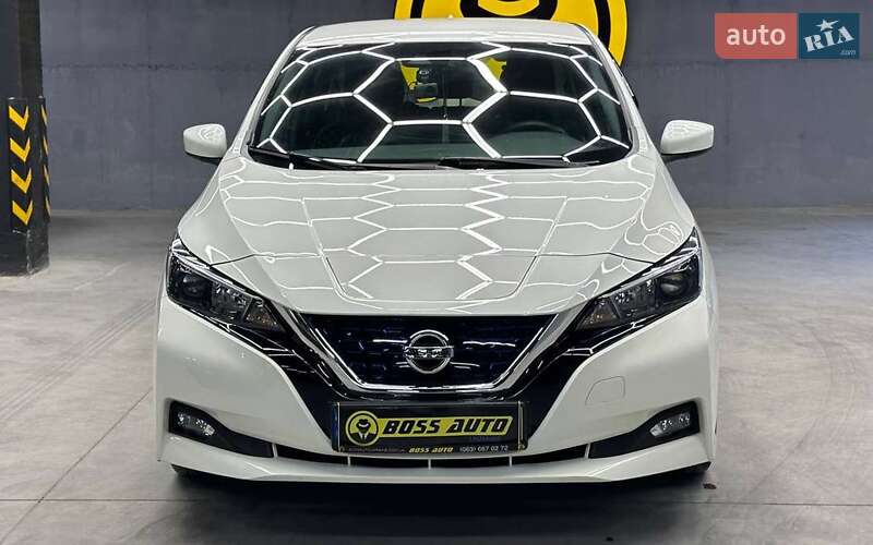 Хетчбек Nissan Leaf 2022 в Чернівцях