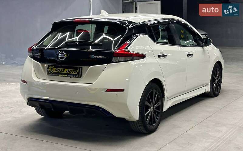 Хетчбек Nissan Leaf 2022 в Чернівцях