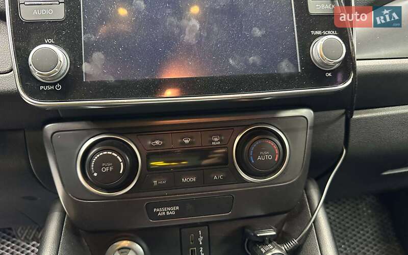 Хетчбек Nissan Leaf 2022 в Чернівцях