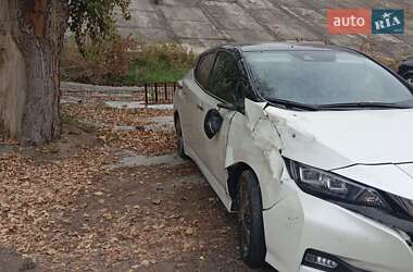Хэтчбек Nissan Leaf 2021 в 