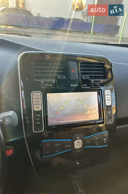 Хэтчбек Nissan Leaf 2013 в 