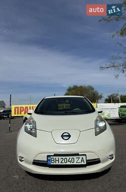 Хэтчбек Nissan Leaf 2011 в Измаиле