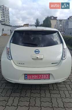 Хэтчбек Nissan Leaf 2012 в 