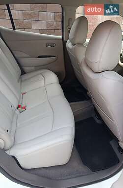 Хэтчбек Nissan Leaf 2012 в 