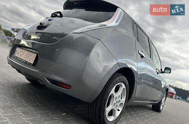 Хетчбек Nissan Leaf 2013 в 
