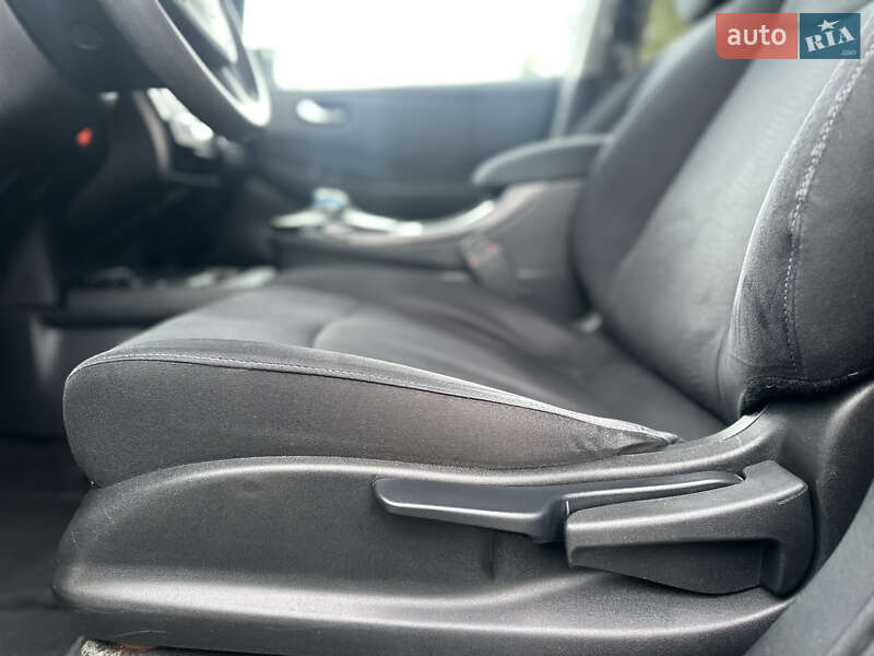 Хэтчбек Nissan Leaf 2013 в Владимире