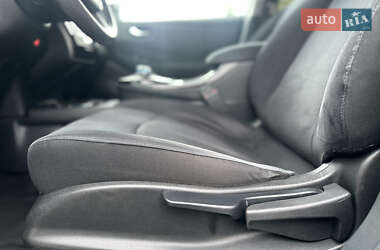 Хетчбек Nissan Leaf 2013 в 