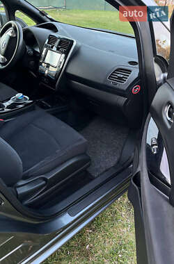 Хэтчбек Nissan Leaf 2014 в 