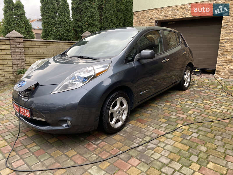 Хетчбек Nissan Leaf 2014 в Чернівцях