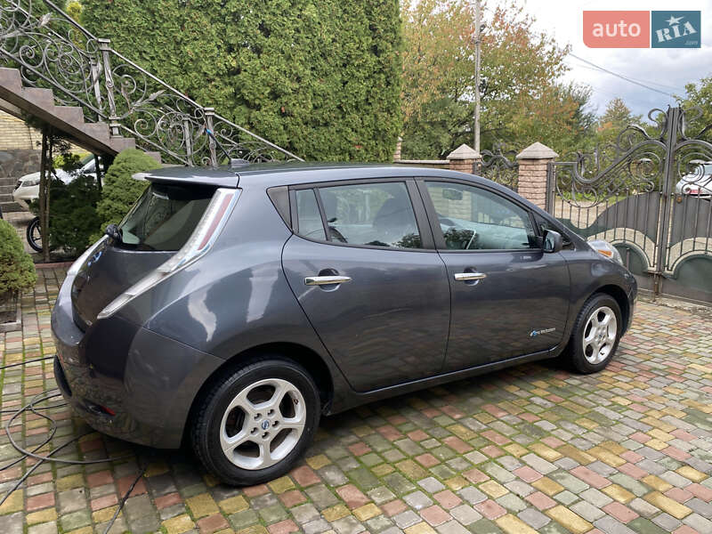 Хетчбек Nissan Leaf 2014 в Чернівцях