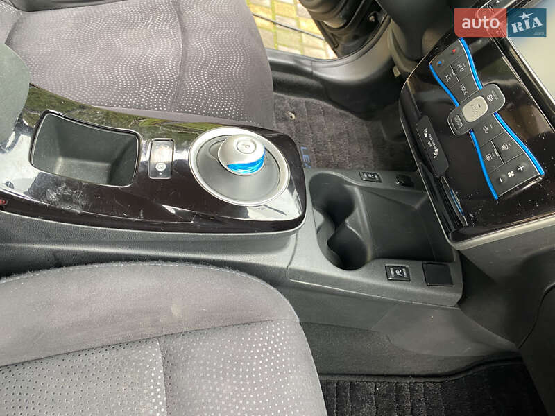 Хетчбек Nissan Leaf 2014 в Чернівцях