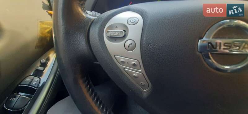 Хэтчбек Nissan Leaf 2013 в Ужгороде