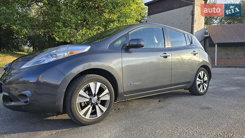 Хэтчбек Nissan Leaf 2013 в Запорожье