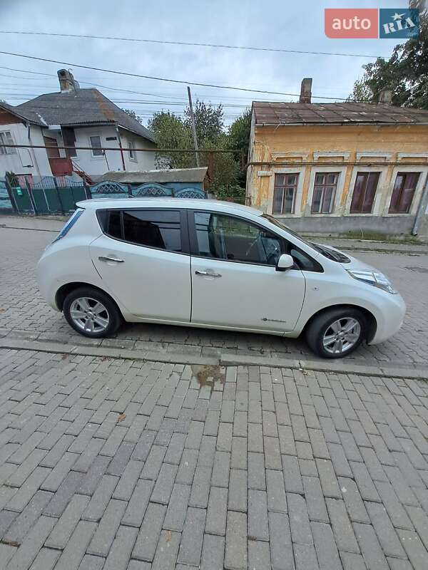 Хэтчбек Nissan Leaf 2013 в Черновцах